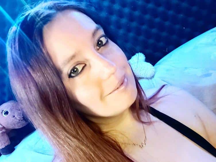 Arietty vor der Webcam